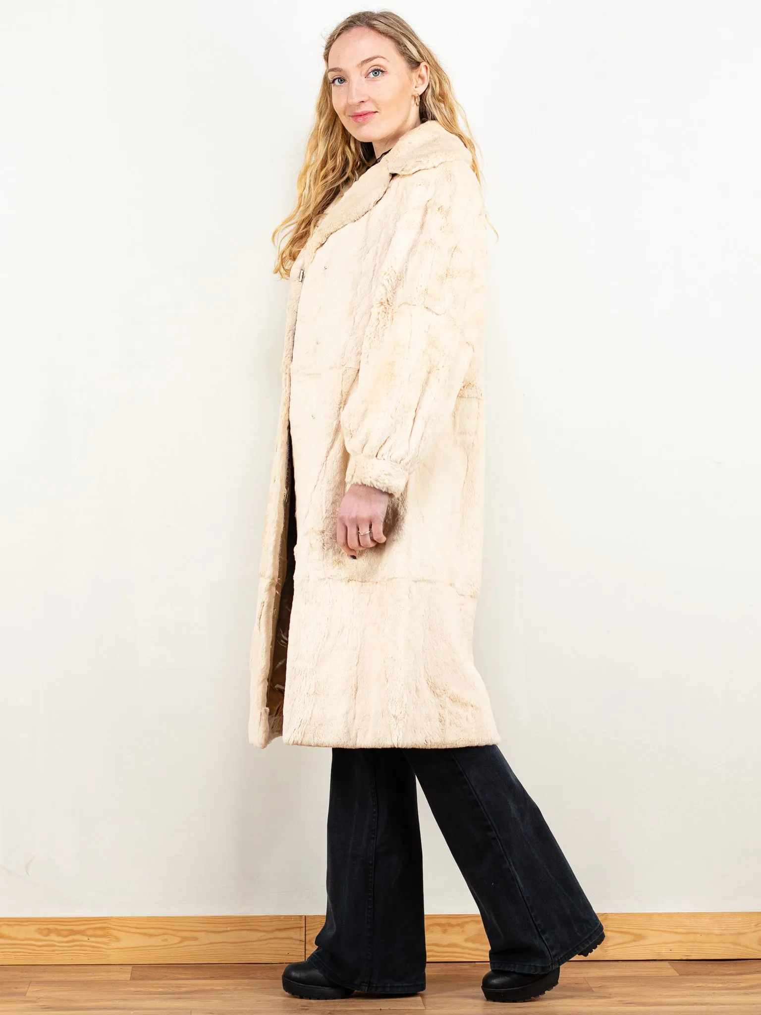 Vintage 70's Women Rabbit Fur Coat in Beige